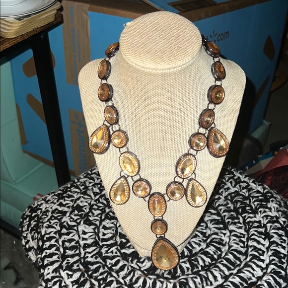 Jewelry - Gold peachy Statement Necklace
